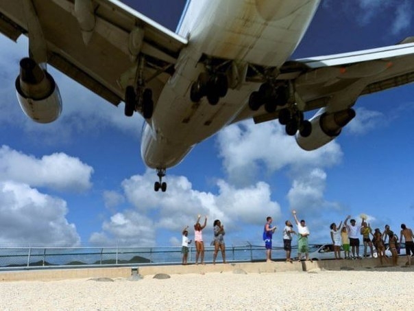 Международный аэропорт Принцессы Юлианы на острове Сен-Мартен (Карибы)