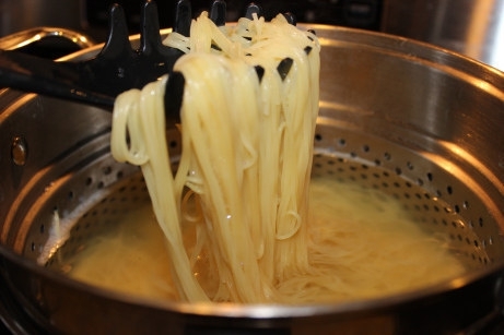 Тефтеля, фаршированная спагетти