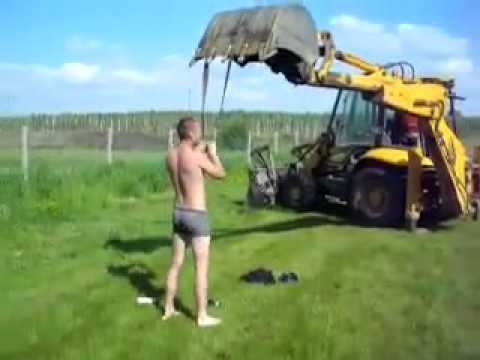 Epic Fail! прыжок идиота в воду с экскаватора 