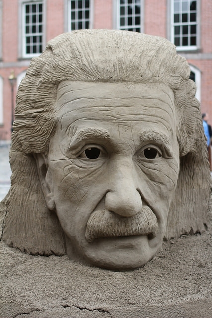Эйнштейн из песка