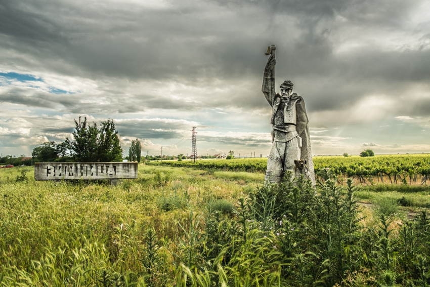 Заброшенные памятники времен СССР