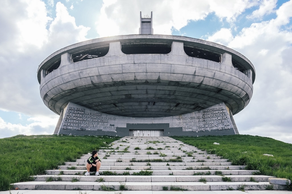 Заброшенные памятники времен СССР
