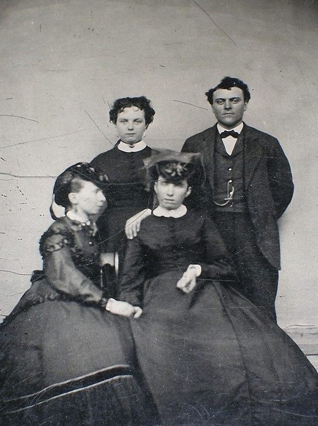 Посмертные фотографии 19 века