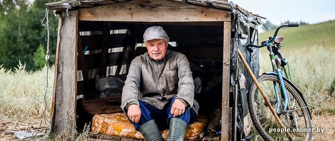 Человек в собачьей будке 