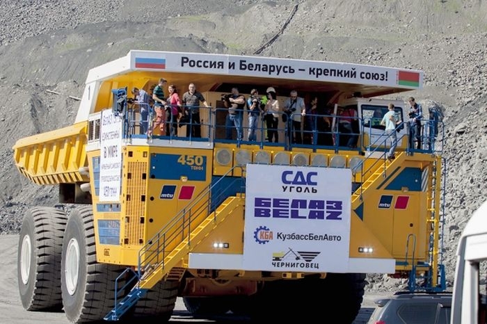 В Сибири испытали самый большой самосвал в мире