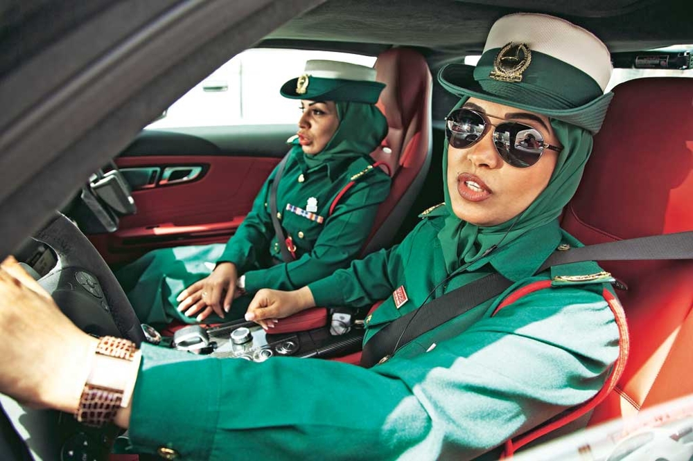 На чём ездит полиция в Дубае