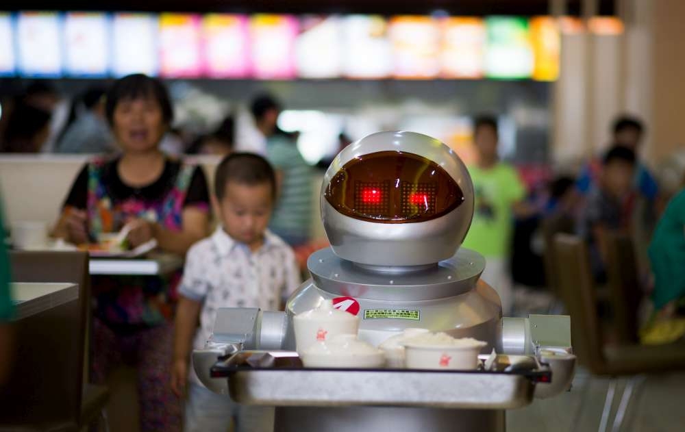 Китайский ресторан с роботизированным персоналом