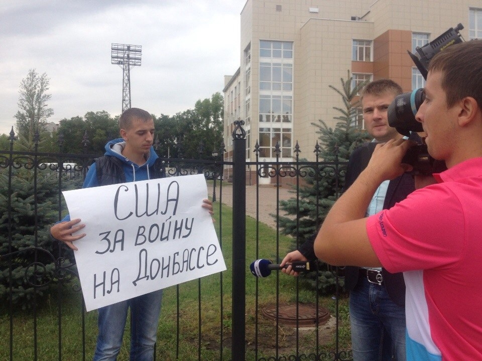 Воронежские студенты встретили пикетом заокеанских гостей