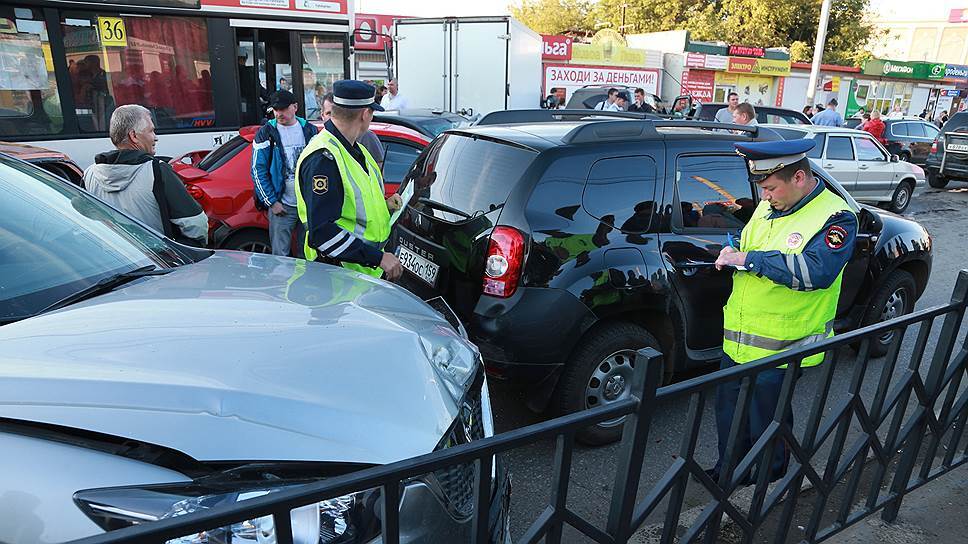 В Перми автобус без тормозов врезался в 15 автомобилей