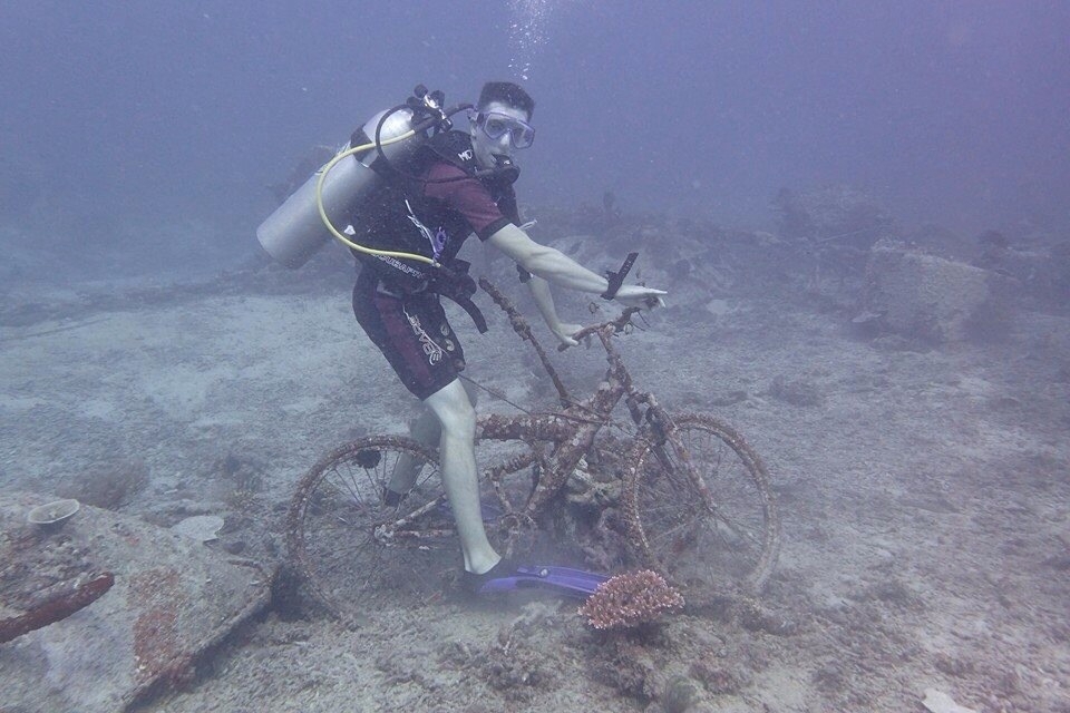 Подводная велопрогулка