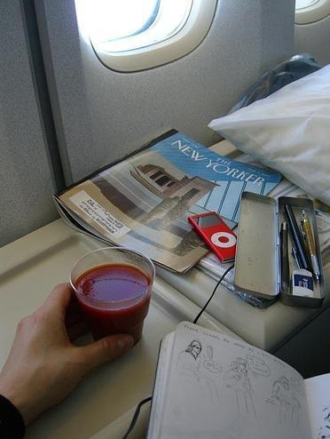 Почему в самолете очень хочется томатного сока ?