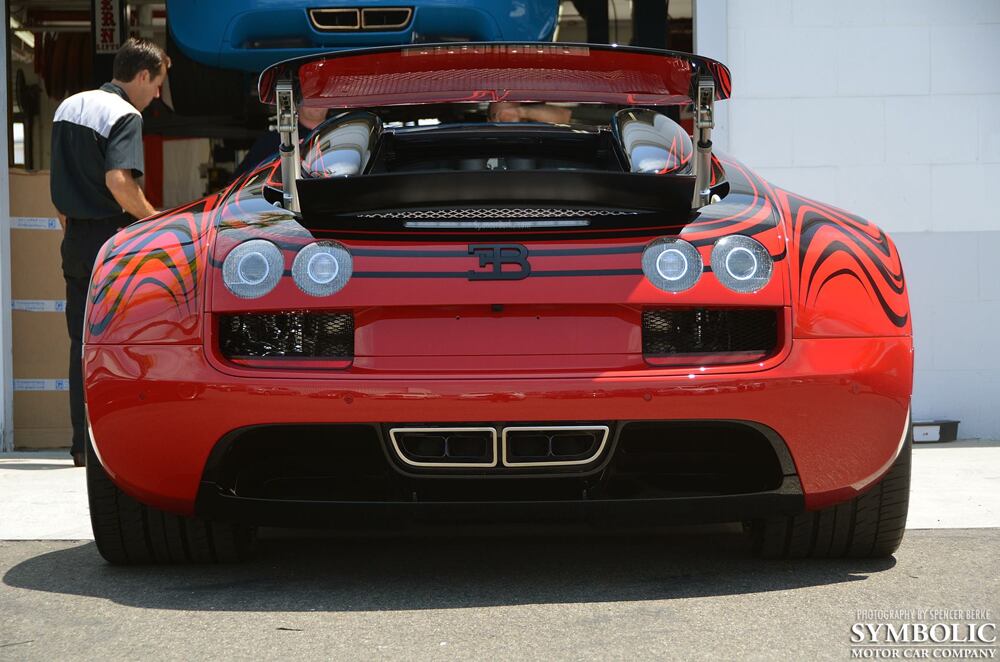 Как доставляют Bugatti Veyron