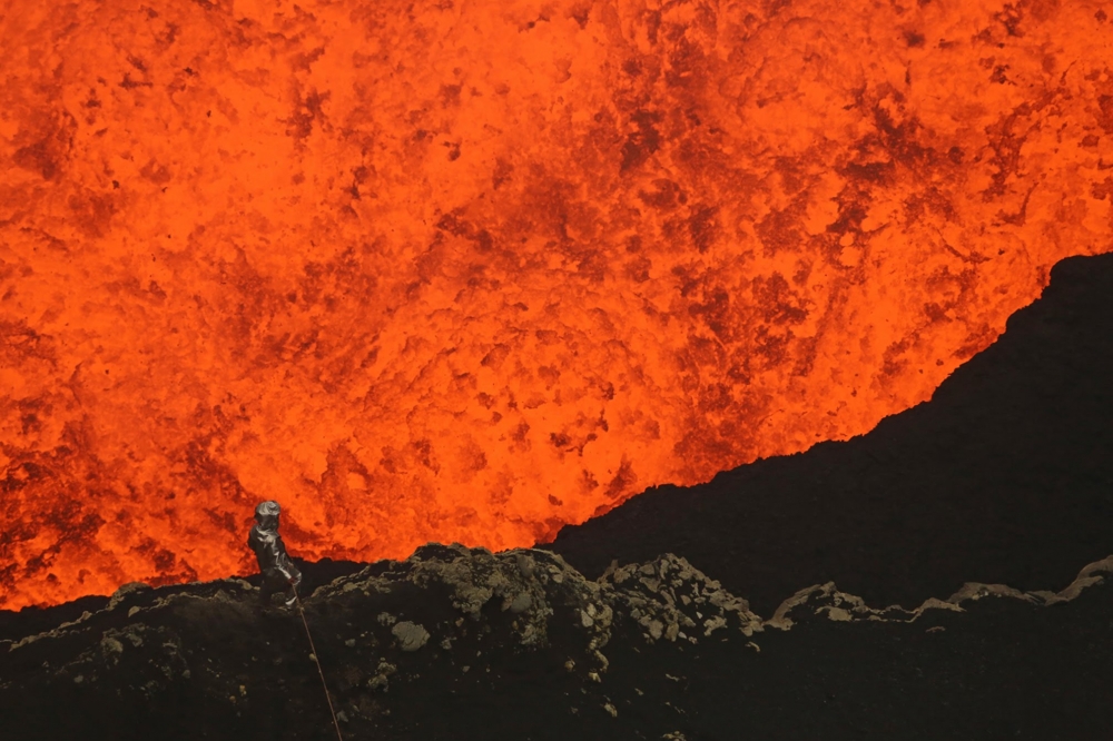 Два канадца залезли с камерой в огненное жерло вулкана 