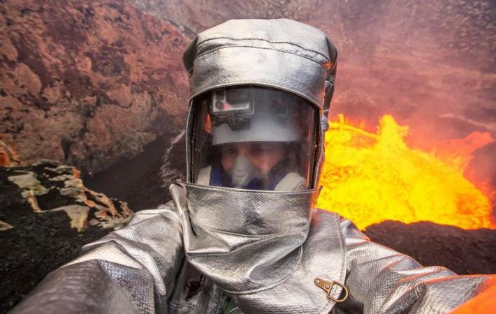 Два канадца залезли с камерой в огненное жерло вулкана