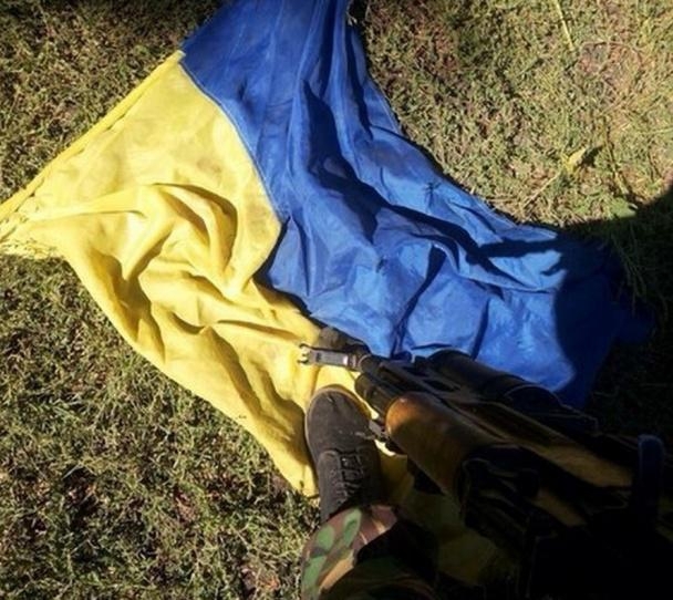  Спецназ РФ фотографируется на фоне искалеченных тел украинских воинов