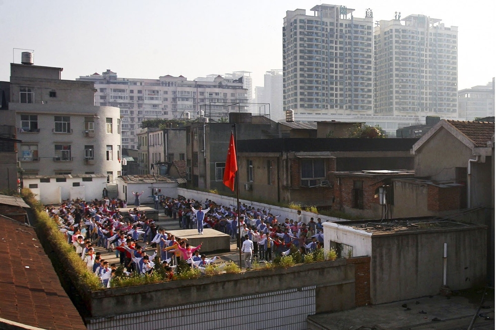 Стадионы на крышах школ