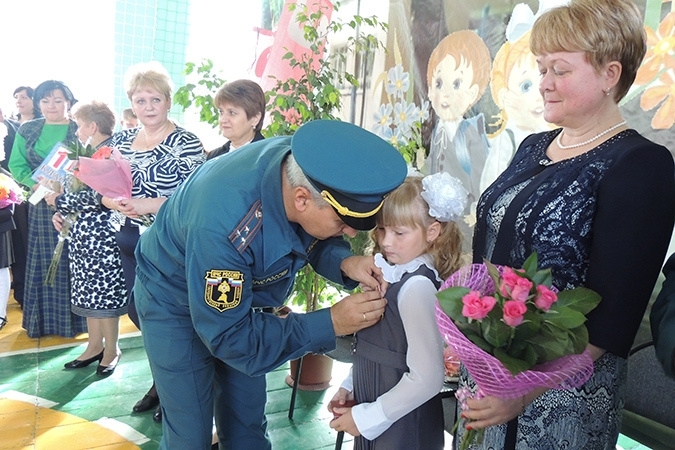 9-летнюю Настю Суханову наградили медалью «За отвагу на пожаре»