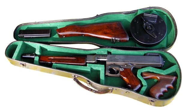 Пистолет-пулемет, который обожали гангстеры, но не любили фронтовики