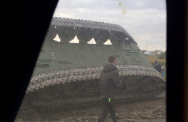 В Омске перевернулся танк