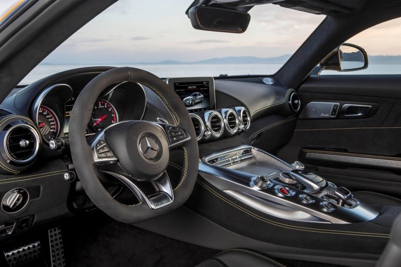Mercedes-Benz официально представил спорткар AMG GT