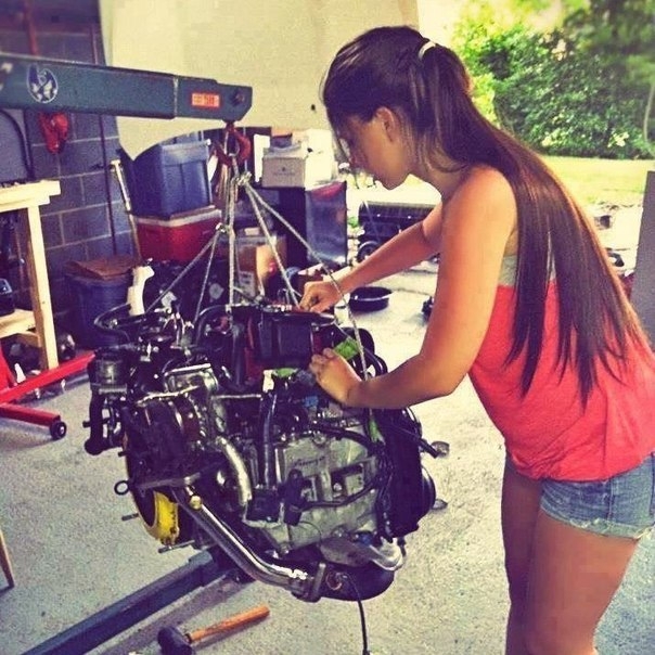 Девушки и ремонт авто