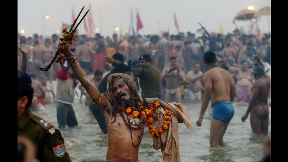 Религиозный фестиваль Кумбха-мела в Индии