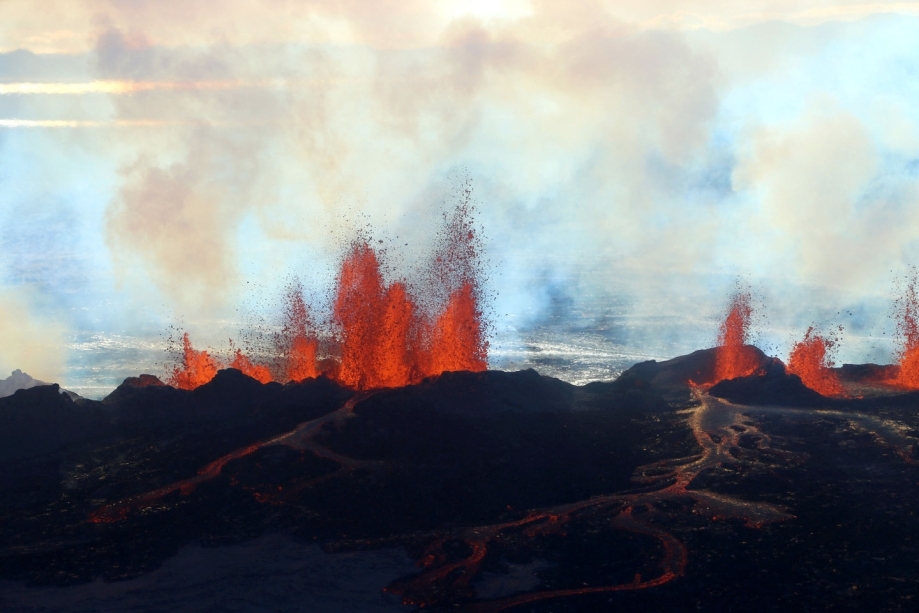 Впечатляющее извержение вулкана