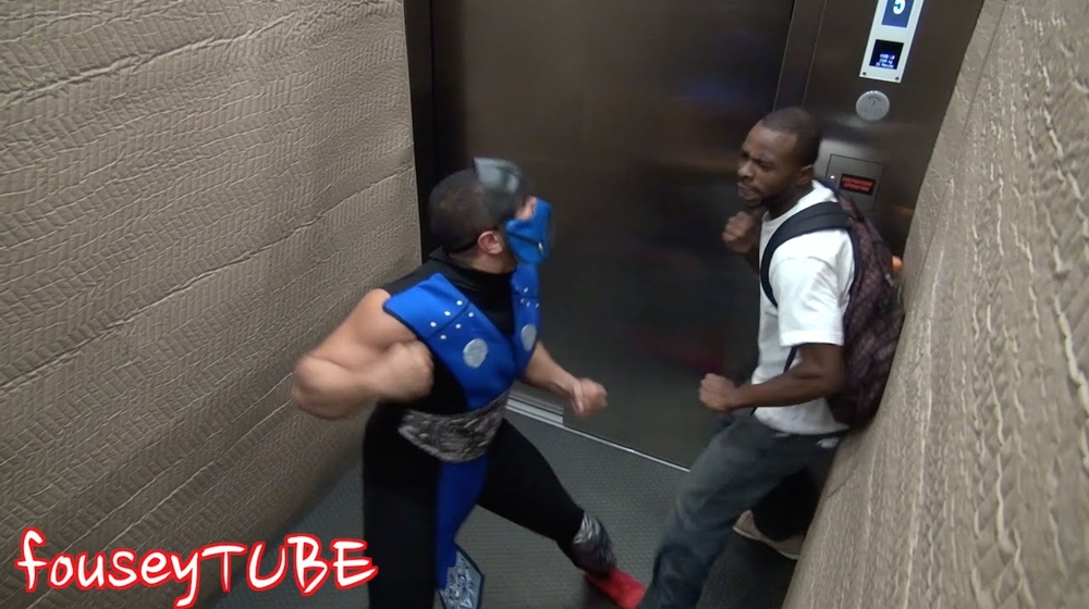 Mortal Kombat в лифте. Розыгрыш 