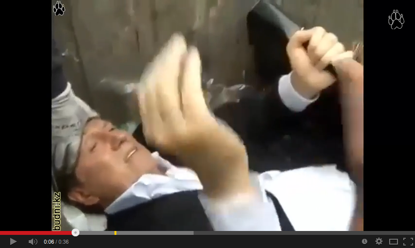 Депутат Журавский оказался в мусорном баке возле Верховной Рады Украин