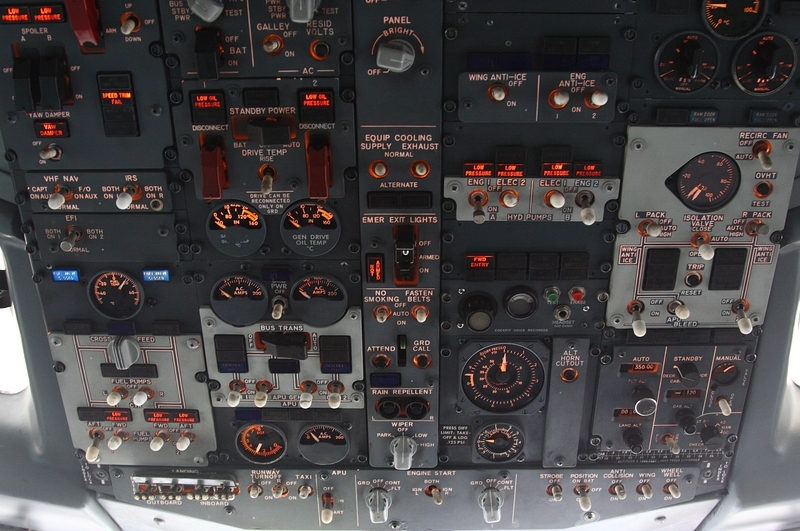 Как устроена кабина Boeing-737