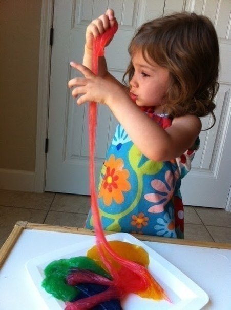 Разноцветная тянучка для забавы детей