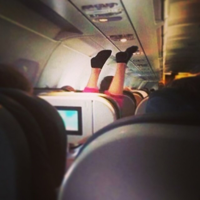 Смешные и постыдные фотографии пассажиров самолётов 