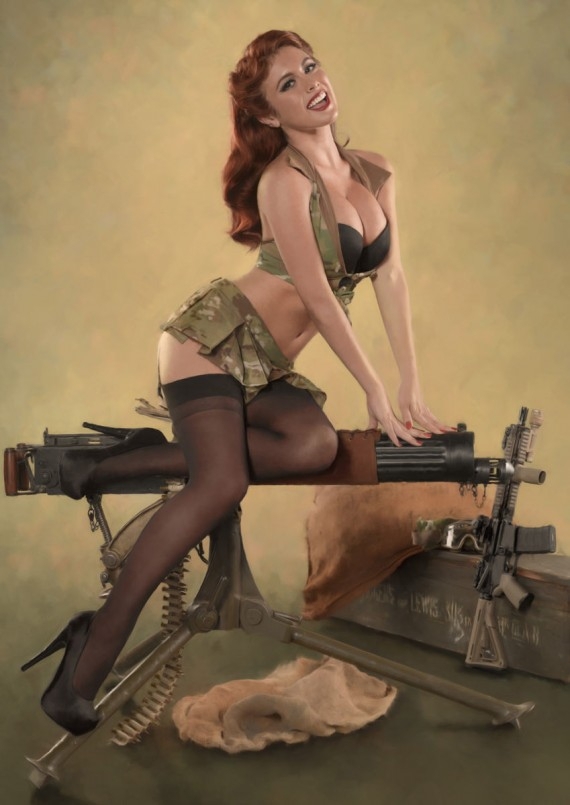 Девушки в военной форме для календаря "Hot Shots"