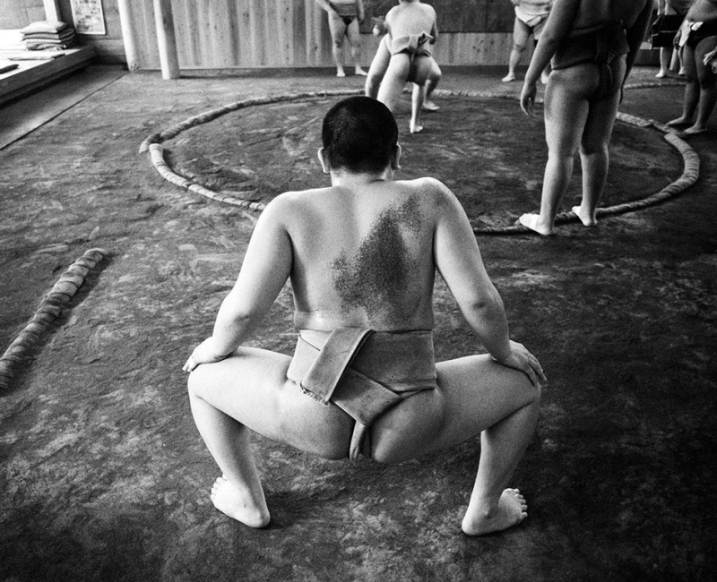 Как живут и тренируются молодые борцы  в одной из школ сумо в Японии