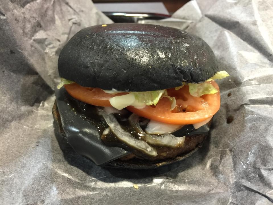 Черный чизбургер