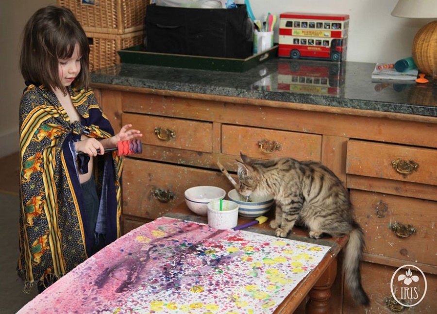 Шедевральные работы 5-летней художницы страдающей аутизмом 