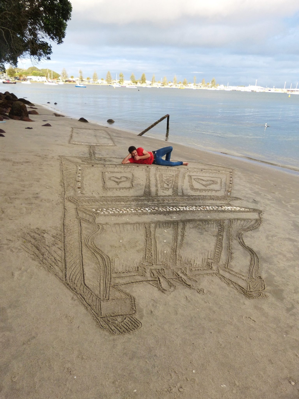 Новый 3D шедевр от художника Jamie Harkins - Sand piano.