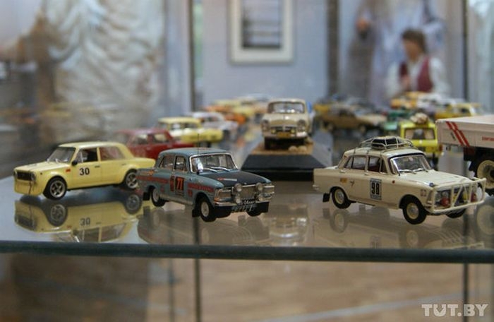 Коллекционер моделей советских авто