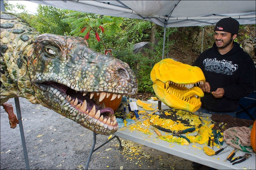 Тыквенный тираннозавр Рекс