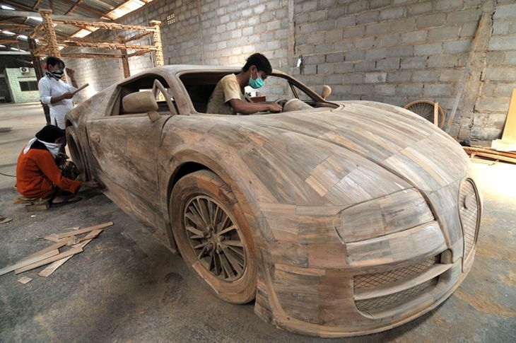 Bugatti Veyron из дерева