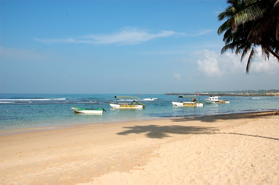 Матара шри ланка. Хиккадува Шри Ланка. Пляж Хиккадува Шри Ланка. Пляже Madiha Шри Ланка.