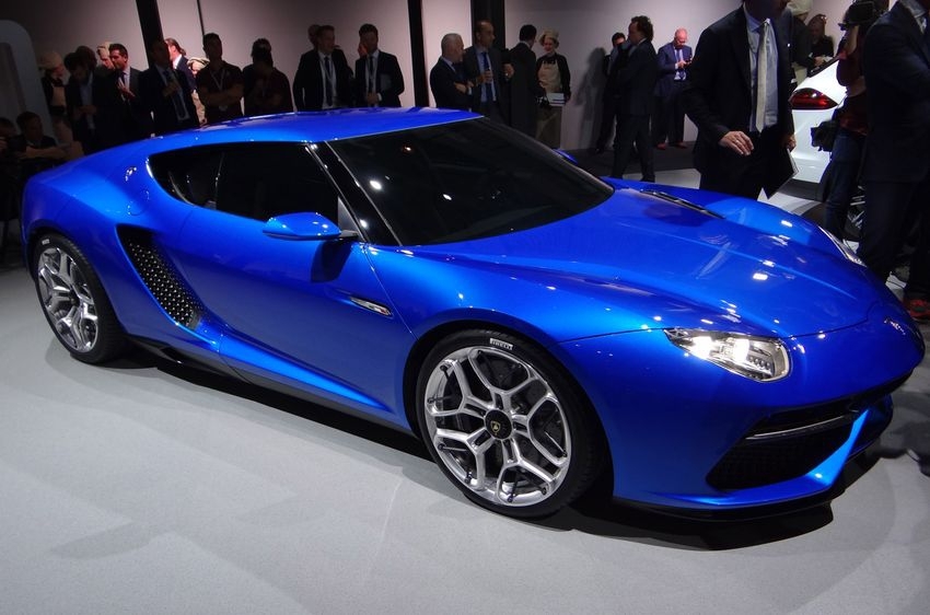 Первый гибридный суперкар от Lamborghini
