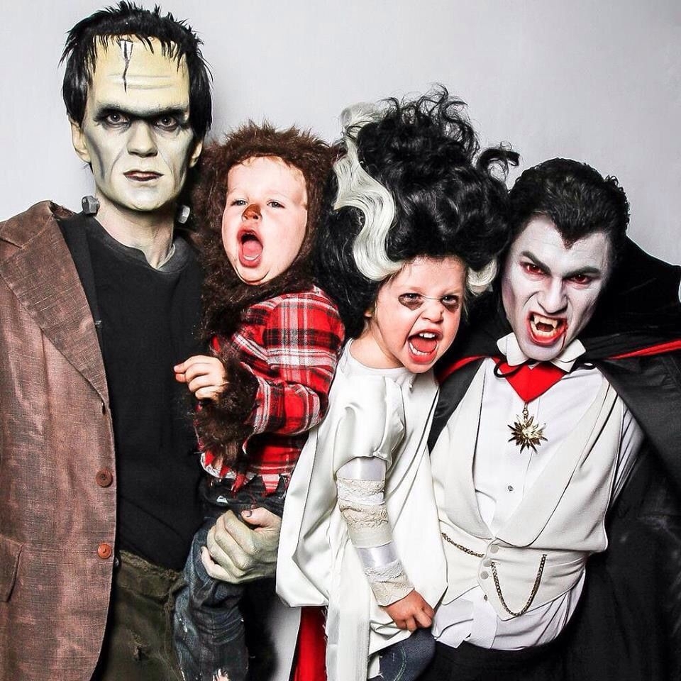 Нил Патрик и его семейство готовится к хэллоуину