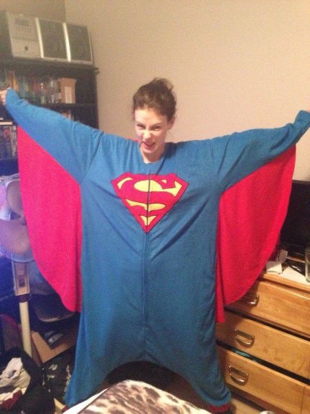 Примерила пижаму супермена 