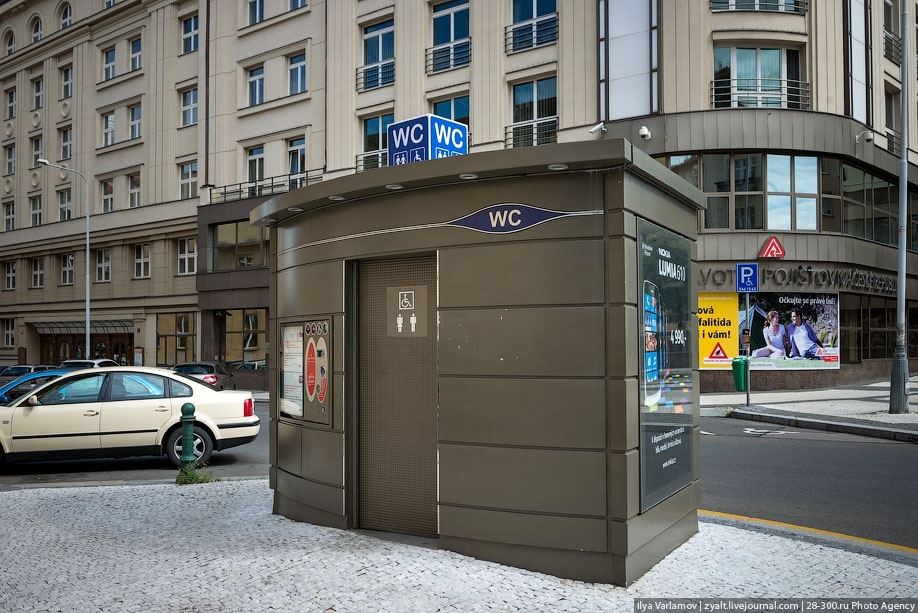 Уличные туалеты в разных городах мира