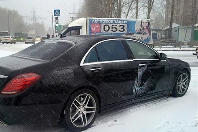 Снегопад и гололед практически парализовали движение в Томске