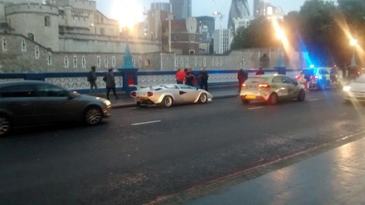 В Лондоне бросили Lamborghini Countach