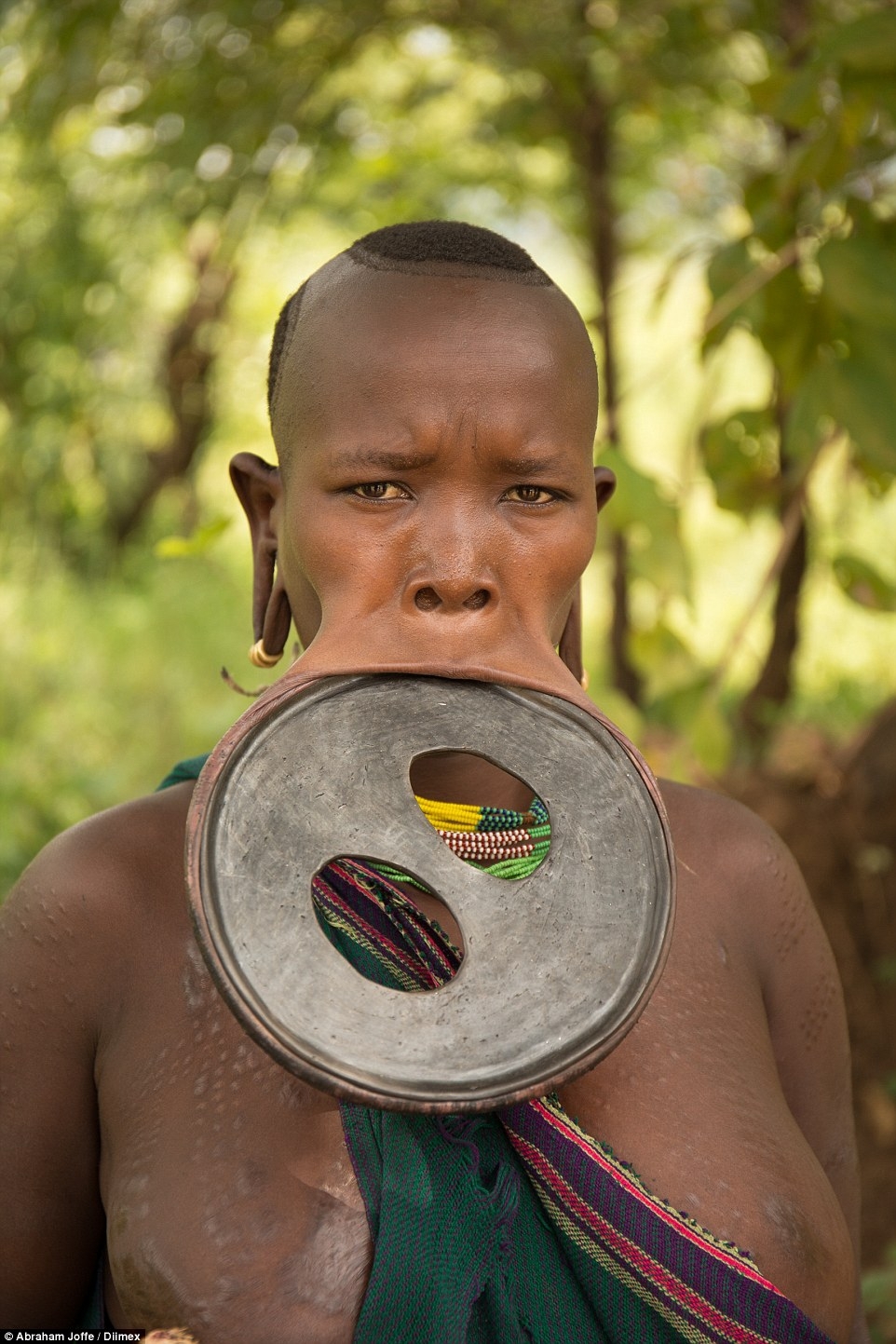 Обладательница самого большого диска для губ из Эфиопии