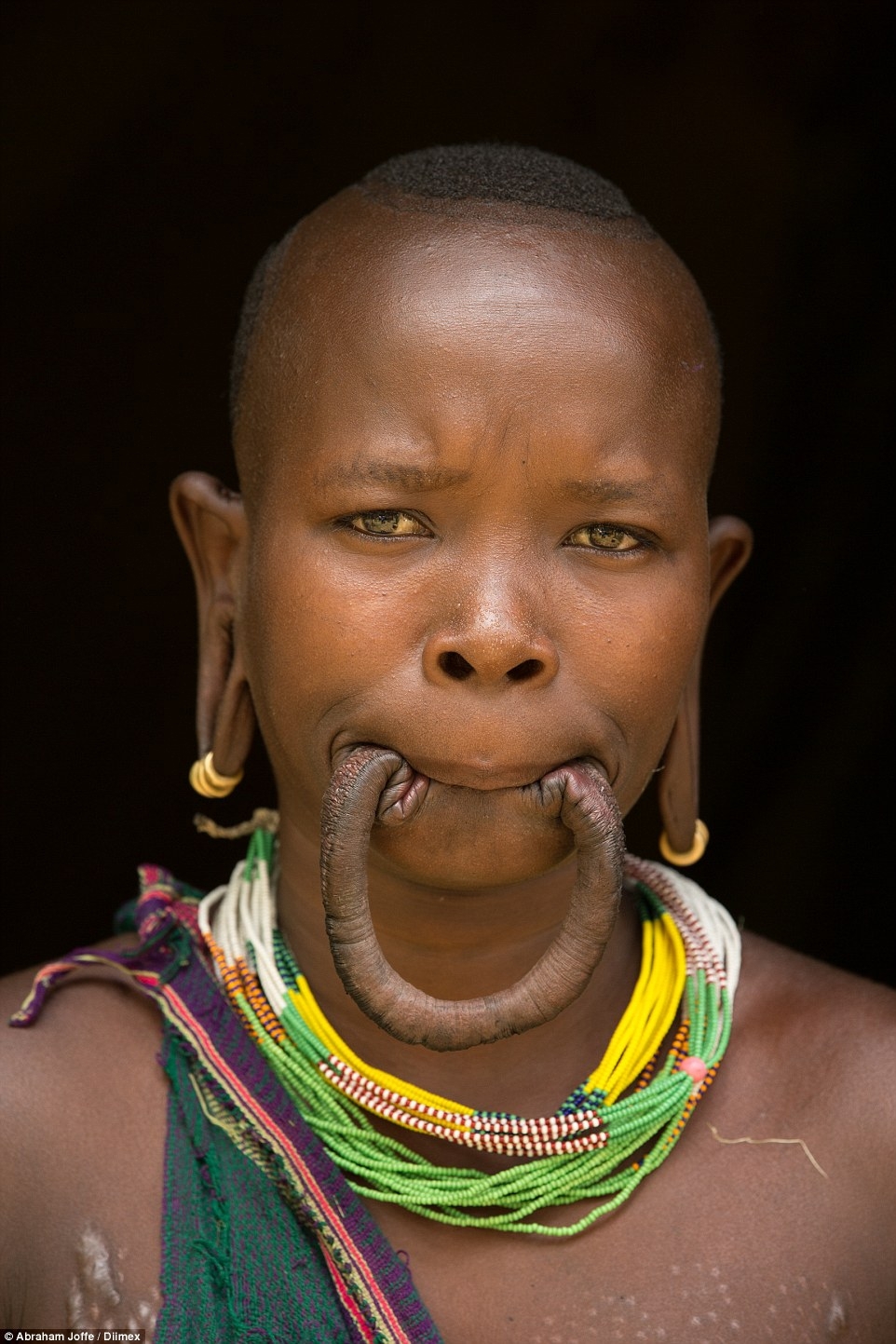 Обладательница самого большого диска для губ из Эфиопии