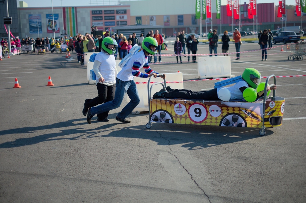 Bed Racing - первые гонки на кроватях в Воронеже